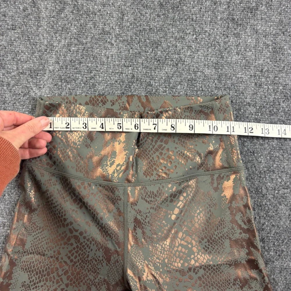 ZYIA Women’s Grey/metallic copper Snake print Athletic leggings size: 6-8 - Picture 6 of 7